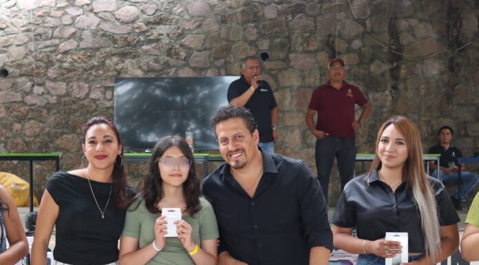 Carlos Rogel y Mónica Mariana Valdez Núñez impulsan acciones en favor de la juventud y la educación en Zacualpan