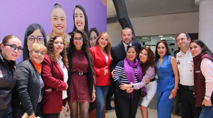 Impulsa Ricardo Moreno diálogo sobre maternidad y derechos de las mujeres en Toluca