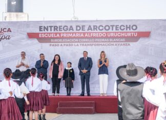Ricardo Moreno entrega arcotecho en primaria de Toluca y refuerza apoyo a la educación