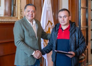 Ricardo Moreno hace justicia a policías jubilados y entrega finiquitos pendientes en Toluca