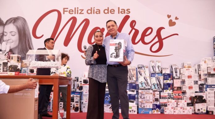 Celebra Ricardo Moreno a madres trabajadoras del Ayuntamiento de Toluca