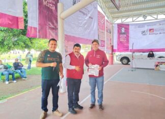 Apoya Nazario Gutiérrez la educación en Texcoco con entrega de tarjetas del bienestar para estudiantes