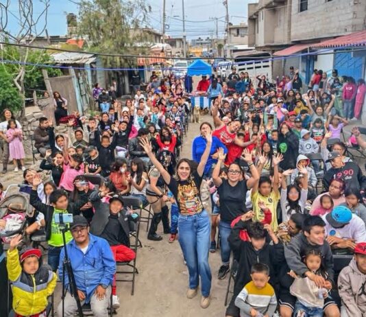 Zaira Zedillo celebra a la niñez de Ecatepec con función de lucha libre en Chiconautla
