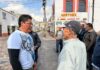 Roberto Bautista supervisa labores de limpieza en la nueva calle León Guzmán en Tenango del Valle