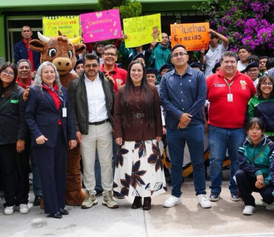 Roselia García anuncia nuevo arcotecho para el CBT No. 2 de San Pedro de la Laguna