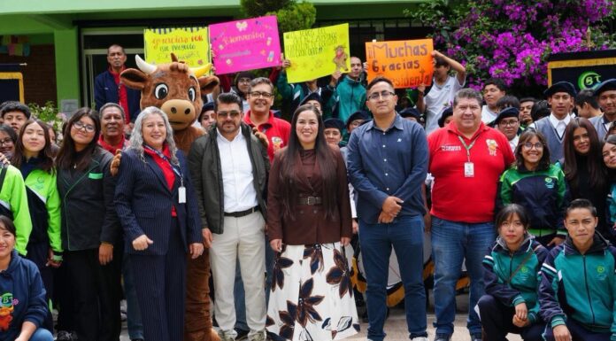 Roselia García anuncia nuevo arcotecho para el CBT No. 2 de San Pedro de la Laguna