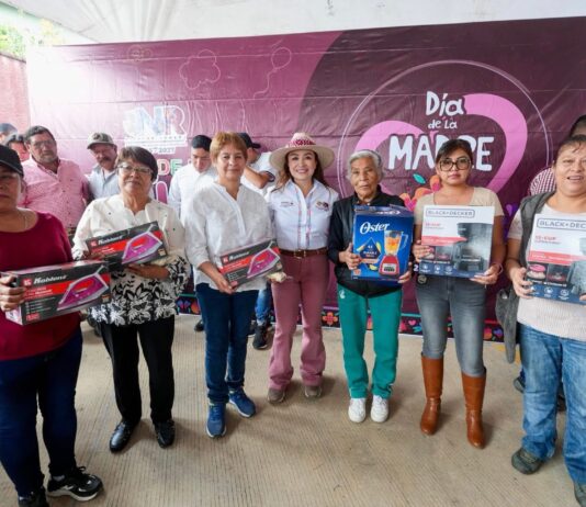 Yoselin Mendoza entrega repavimentación en la colonia Independencia y celebra a niñas, niños y madres de Nicolás Romero