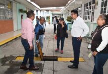 Gobierno de Teotihuacán realiza trabajos de desazolve en primaria para mejorar seguridad y movilidad