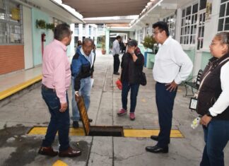 Gobierno de Teotihuacán realiza trabajos de desazolve en primaria para mejorar seguridad y movilidad