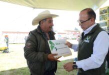 Manuel Vilchis participa en entrega de abono para productores del campo en Zinacantepec