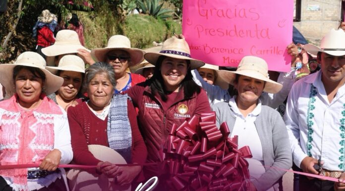Entrega Berenice Carrillo pavimentación en Laurel Segunda Sección de Temoaya