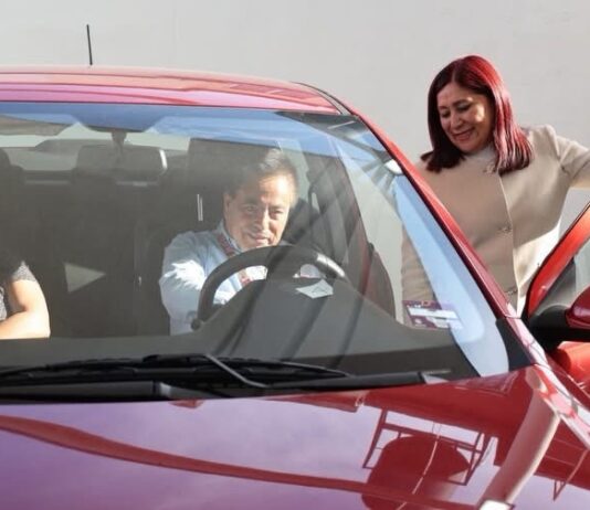 Rosi Wong reconoce labor docente en Tecámac con entrega de 204 premios y cuatro automóviles