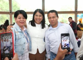 Berenice Carrillo reconoce la labor de maestras y maestros de Temoaya en emotiva celebración