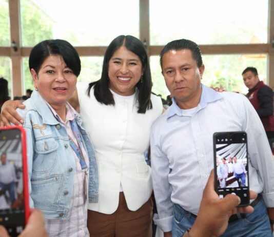 Berenice Carrillo reconoce la labor de maestras y maestros de Temoaya en emotiva celebración