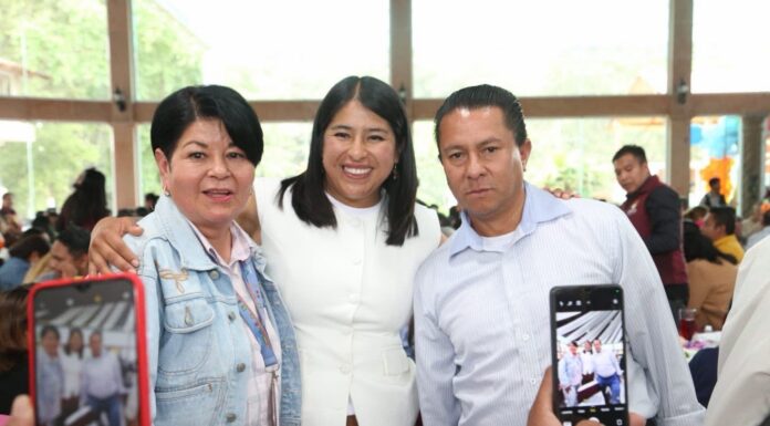 Berenice Carrillo reconoce la labor de maestras y maestros de Temoaya en emotiva celebración