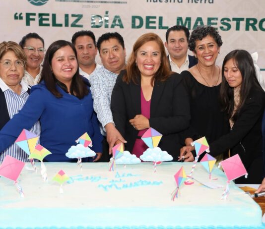 Nancy Valdez reconoce la labor de docentes de Ocoyoacac durante celebración magisterial
