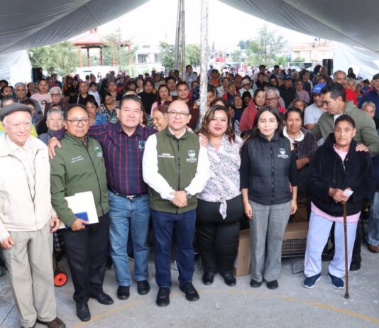 Entrega Manuel Vilchis programa alimentario “Juntos, Repartiendo Logros” en Zinacantepec