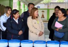 Nancy Valdez fortalece infraestructura educativa en Ocoyoacac con entrega de pintura e impermeabilizante