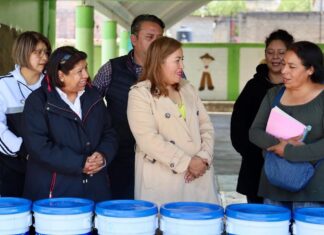 Nancy Valdez fortalece infraestructura educativa en Ocoyoacac con entrega de pintura e impermeabilizante