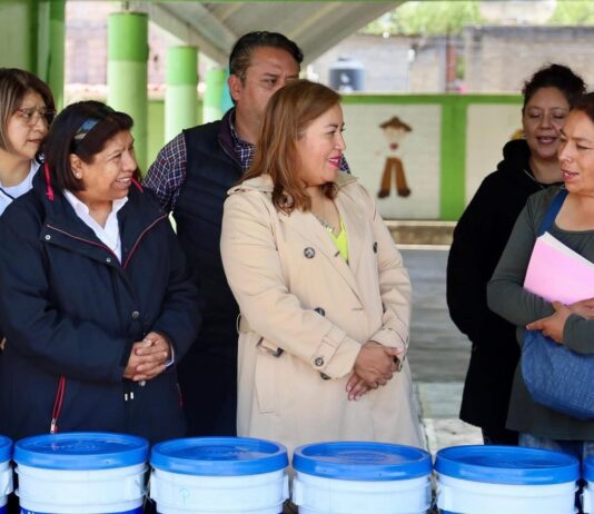 Nancy Valdez fortalece infraestructura educativa en Ocoyoacac con entrega de pintura e impermeabilizante