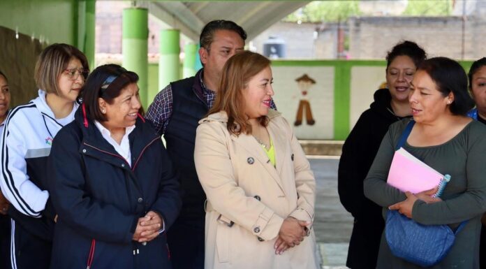 Nancy Valdez fortalece infraestructura educativa en Ocoyoacac con entrega de pintura e impermeabilizante
