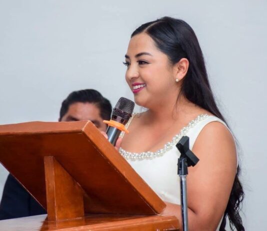 Valeria Cruz Olvera reconoce el esfuerzo de la juventud en la clausura de la Preparatoria Regional de Aculco