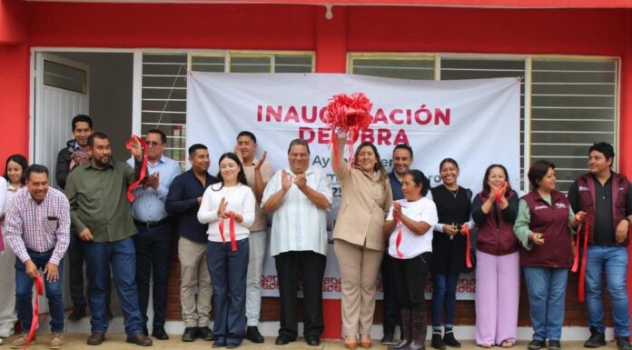Inaugura Yessika Santana tres nuevas aulas en Telebachillerato de El Mango Cuentla