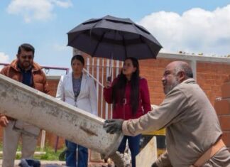 Roselia García impulsa la educación en Zumpango con la construcción de un nuevo arcotecho escolar