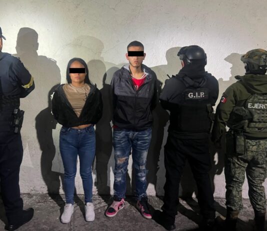 Detienen en Tlalnepantla a pareja con arma de fuego y presuntas drogas durante operativo de seguridad