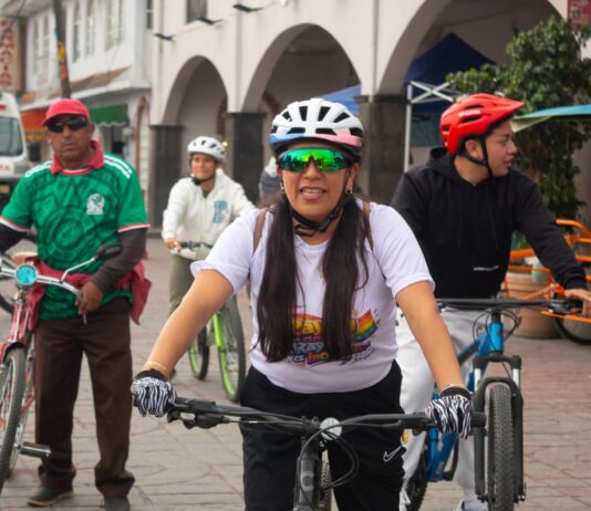 Fomenta Edna Talavera la convivencia familiar con rodada ciclista por el Día del Padre en Rayón