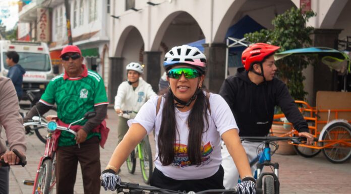 Fomenta Edna Talavera la convivencia familiar con rodada ciclista por el Día del Padre en Rayón