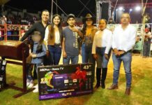 Jessica Rosalío celebra a los padres de Ixtapan de la Sal con gran jaripeo y convivencia familiar