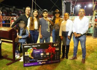 Jessica Rosalío celebra a los padres de Ixtapan de la Sal con gran jaripeo y convivencia familiar