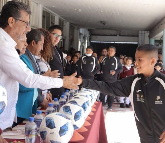 Luis Domingo Zenteno impulsa educación, deporte e identidad histórica entre la niñez de Teoloyucan