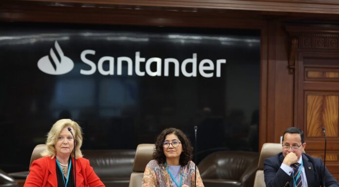 Patricia Zarza impulsa liderazgo e innovación universitaria en foro internacional de educación superior