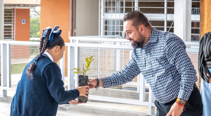 TONATICO REFUERZA LA CONCIENCIA AMBIENTAL CON ENTREGA DE ÁRBOLES A ESTUDIANTES