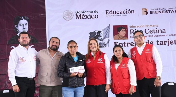 Ana Muñiz impulsa la permanencia escolar con la entrega de más de 4 mil becas en San Mateo Atenco