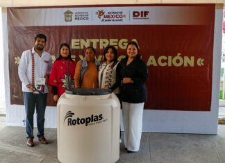 Lupita Díaz encabeza entrega de tinacos y láminas para fortalecer el patrimonio de familias de Ixtlahuaca