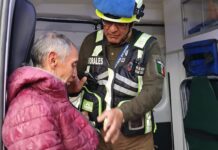 Tras una noche de incertidumbre, rescatan con vida a recolector de hongos extraviado en el Monte Tláloc