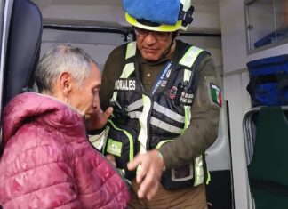Tras una noche de incertidumbre, rescatan con vida a recolector de hongos extraviado en el Monte Tláloc