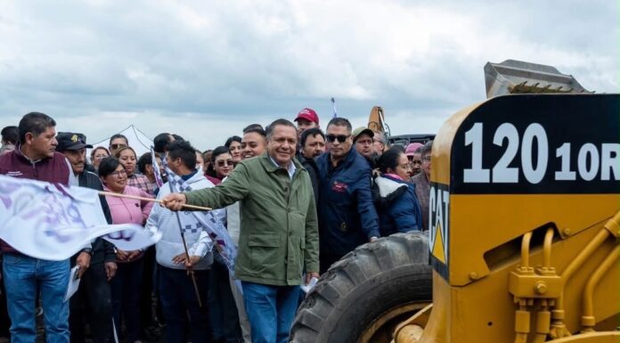 Ricardo Moreno cumple una demanda de 11 años; inicia la transformación del Camino al Refugio en Santiago Tlacotepec