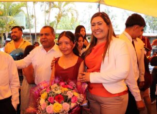 Yessika Santana apadrina a la generación 2023–2026 de la ESTA No. 0015 y reconoce el valor de la educación en San Simón de Guerrero
