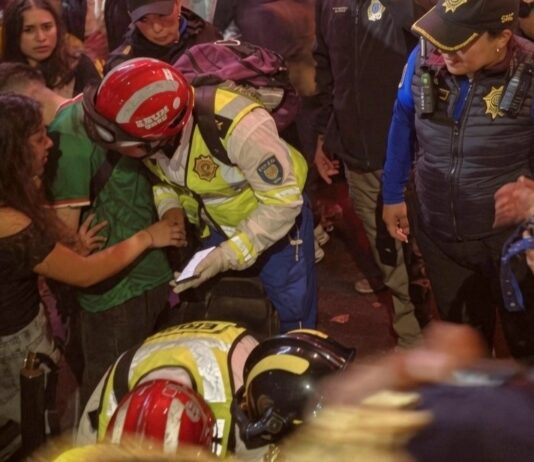 De la euforia a la tragedia: tres personas murieron por asfixia durante los festejos por el triunfo de México en el Ángel