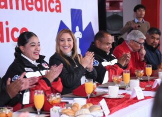 Ana Muñiz reconoce la labor de paramédicos y personal de Protección Civil en San Mateo Atenco