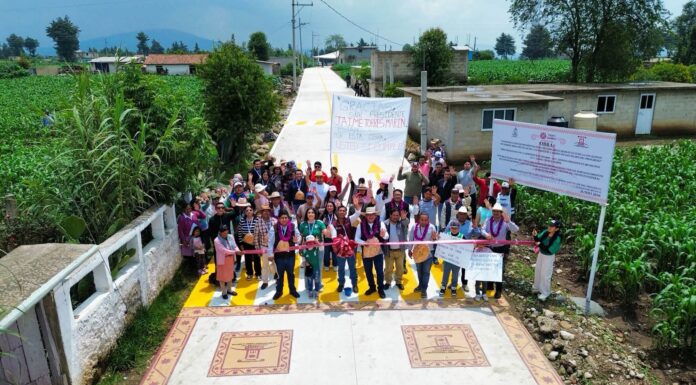Entrega Jaime Torres Marín obra prioritaria en Barrio Mesa del Picacho, Calvario del Carmen