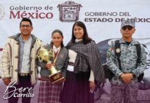 Temoaya reconoce a campeonas estatales de fútbol femenil durante Lunes Cívico