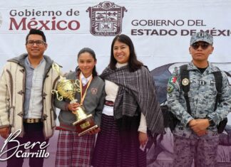 Temoaya reconoce a campeonas estatales de fútbol femenil durante Lunes Cívico