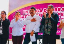 Entrega Nazario Gutiérrez reencarpetado de la calle González en Coatlinchán