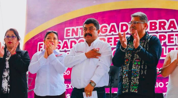Entrega Nazario Gutiérrez reencarpetado de la calle González en Coatlinchán