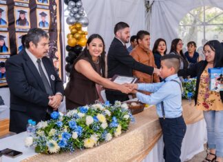 Valeria Cruz Olvera reconoce esfuerzo de estudiantes durante clausura escolar en San Martín Ejido